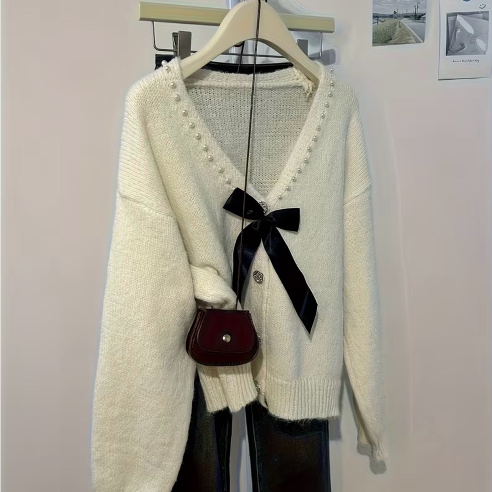Elegant White Sweater with Black Bow